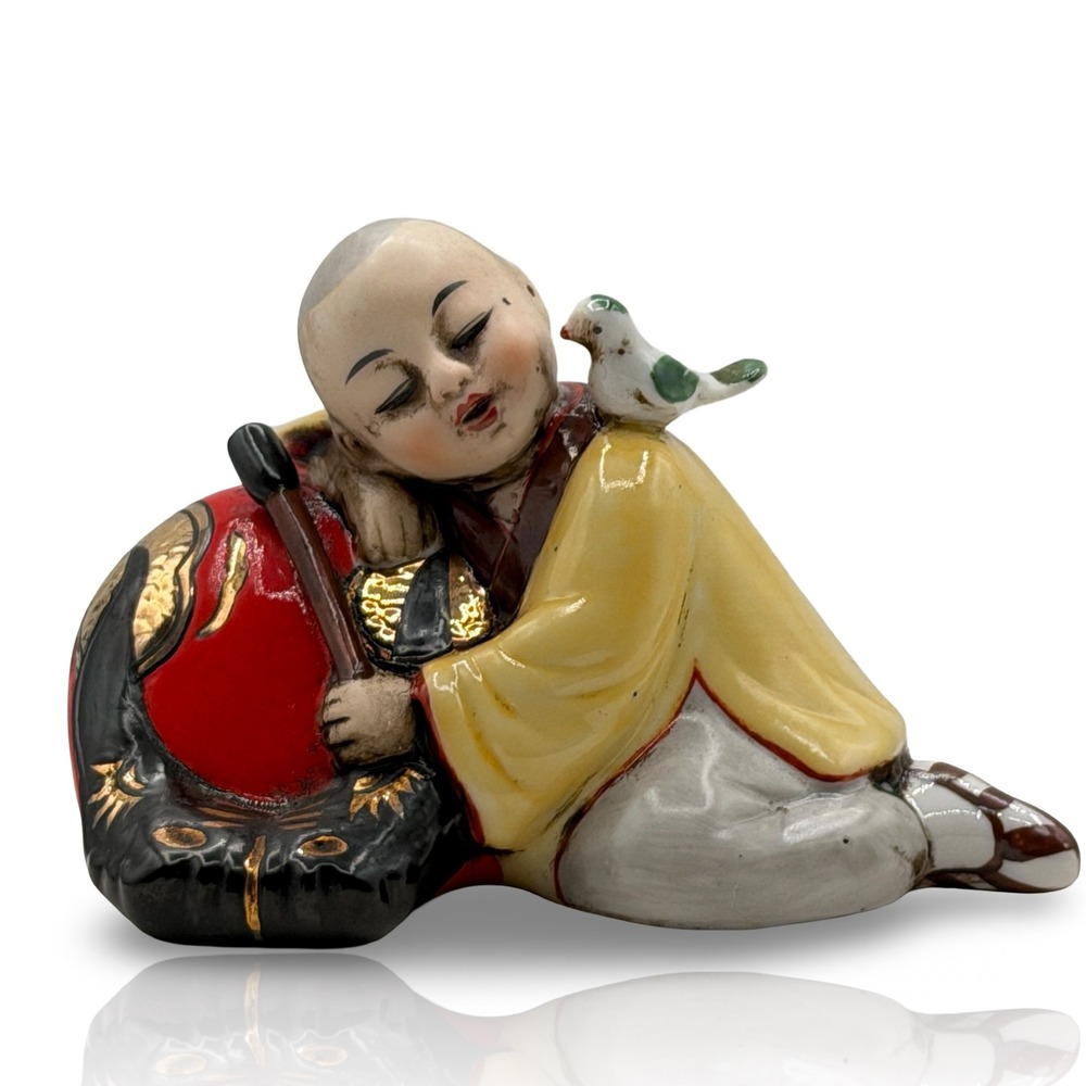 Kutani Style Sleepingâ Boy Karako Porcelain Figurine Red Gold Moriage Japan - Picture 4 of 9